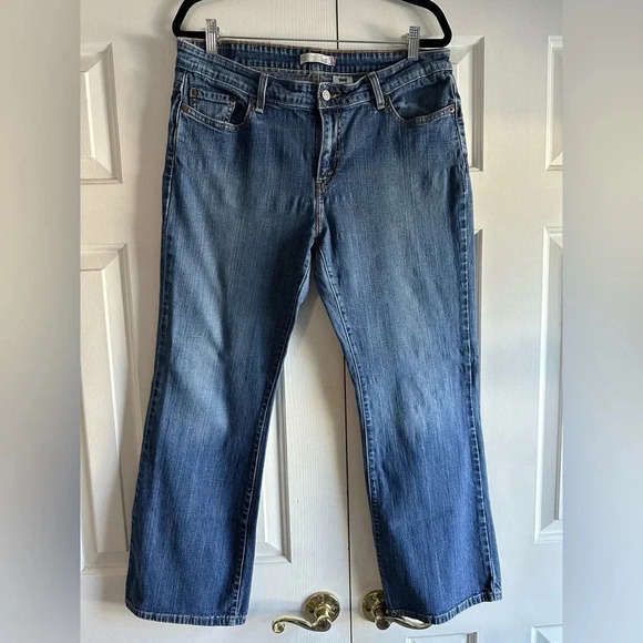 Levi's 515 Women's Bootcut Med Rise Denim Jeans Size 16M - Picture 1 of 6